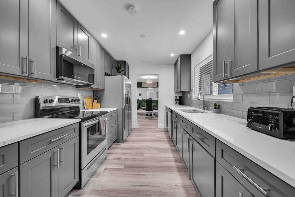 Sweet Escape 5 Br/2ba Min From Airport And Hébergement de vacances Fort Lauderdale